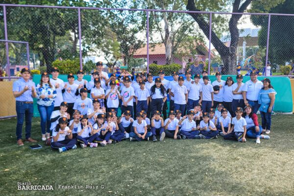 Yomiuri Gigants imparte clínica deportiva