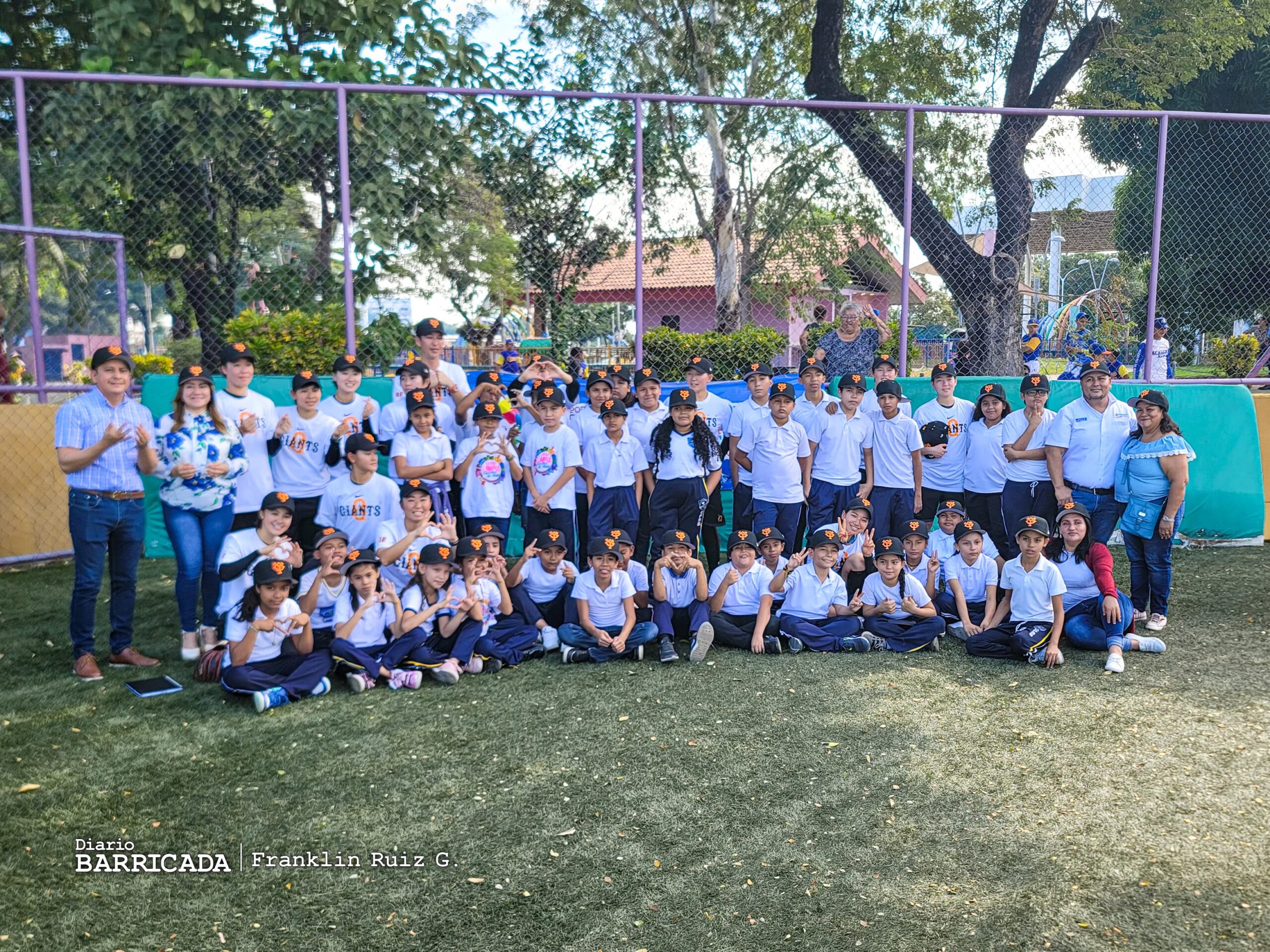Yomiuri Gigants imparte clínica deportiva
