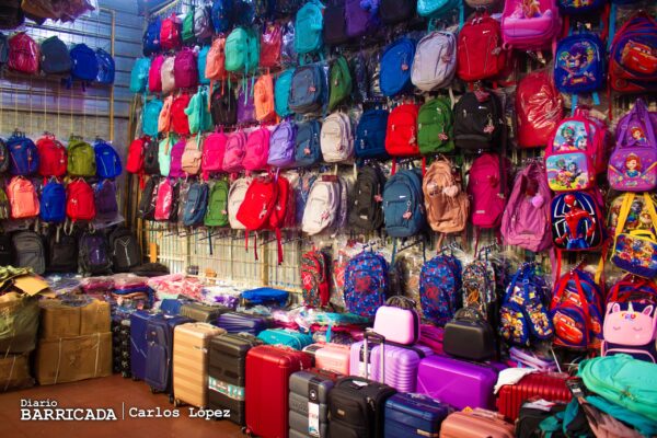 Mercado Oriental precios especiales previo al inicio escolar.