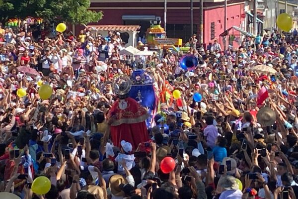Algarabia y tradición en el Tope de los Santos en honor a San Sebastián Mártir