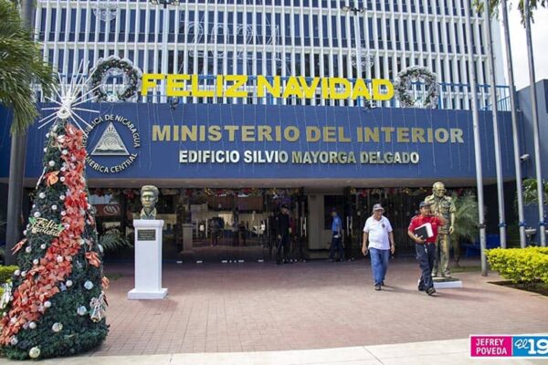 Funcionarios del Ministerio del Interior se Preparan para Brindar un Mejor Servicio
