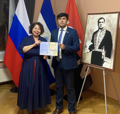 Estudiantes nicaragüenses en Rusia rinden homenaje al poeta universal Rubén Darío