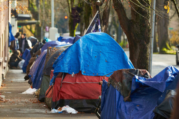 Declaran estado de emergencia en Portland tres años después de la despenalización de las drogas en Oregón