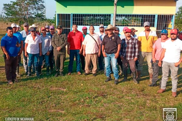 Ejército de Nicaragua Impulsa Plan contra el Abigeato con Productores de Prinzapolka
