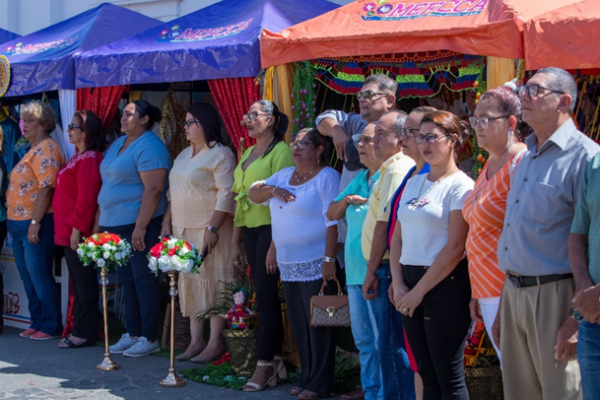 Celebran Primer Festival Departamental de Trajes Originales