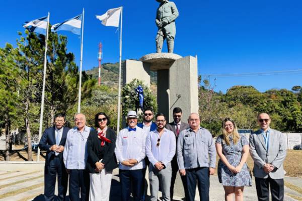 Conmemoran al General Sandino en El Salvador