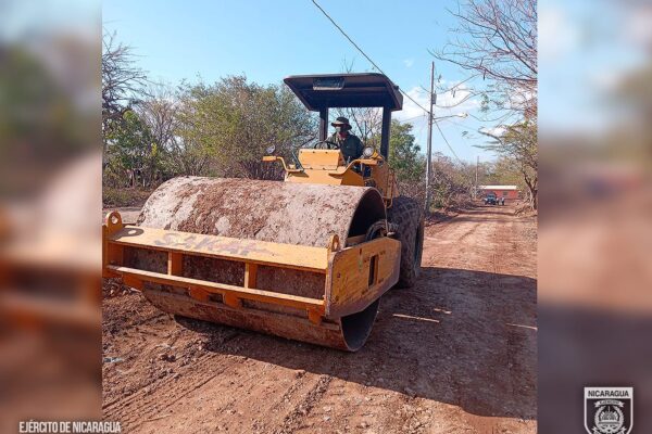 Cuerpo de ingenieros del Ejército firman convenio de reparación de camino con autoridades de Condega