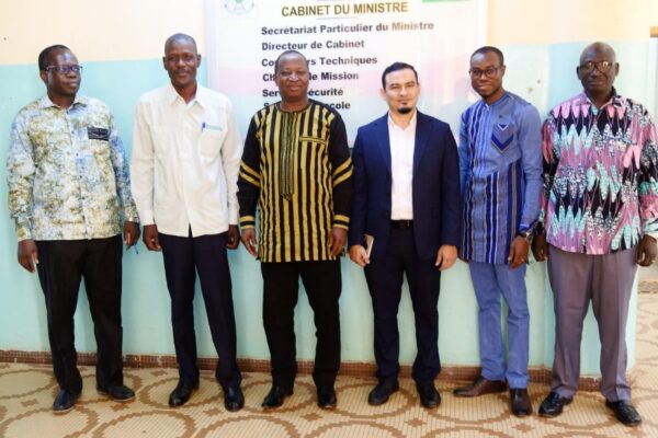 Delegación nicaragüense con Ministro de Educación de Burkina Faso