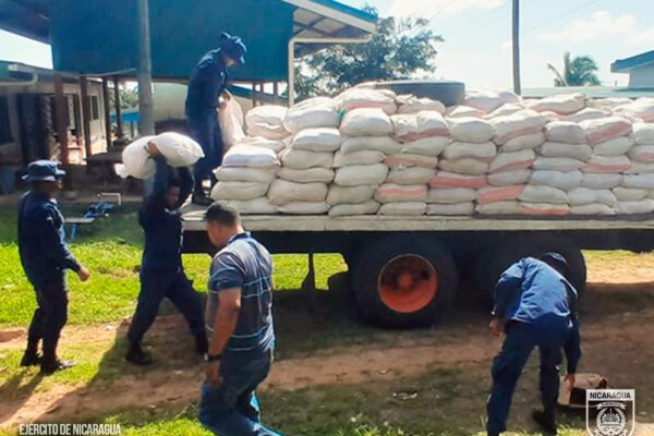 Distrito Naval Caribe descargó paquetes alimenticios en el Municipio de Bluefields