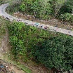 Caída de un camión por un barranco en Filipinas deja 15 muertos