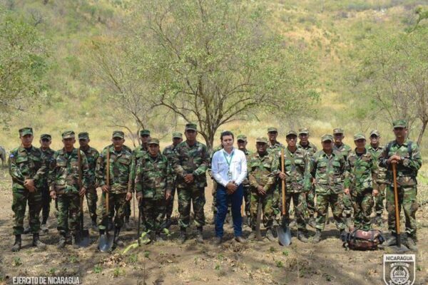 Ejército participa en Jornada de Limpieza en Laguna de Nejapa