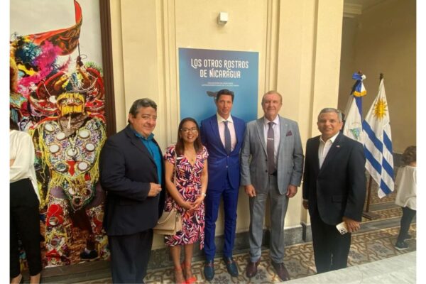 Inauguran muestra cultural de Máscaras de Nicaragua en Uruguay