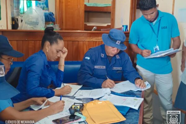 Ejército brinda protección, seguridad e inspección a embarcaciones y flota pesquera industrial los principales puertos marítimos