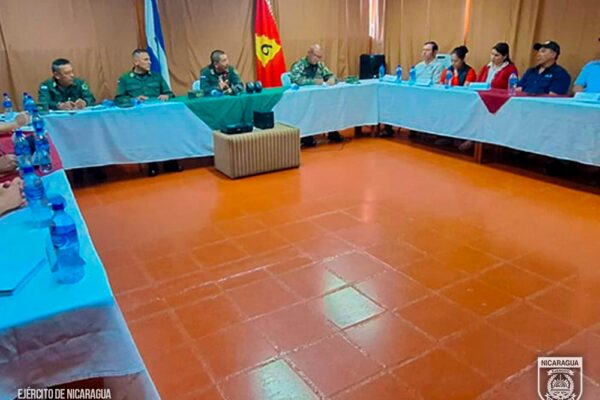 Ejército se reúne con autoridades cafetaleras