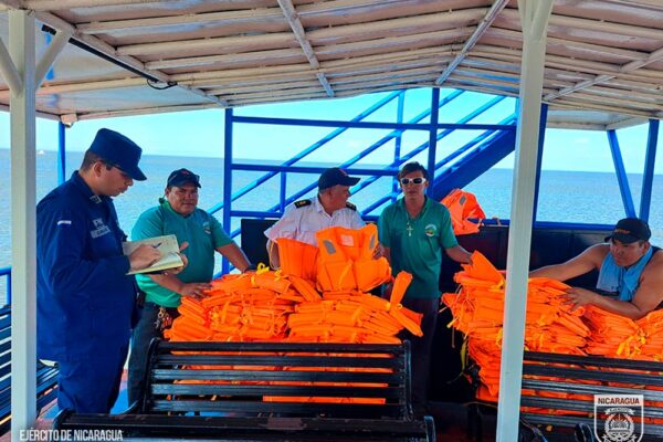 Fuerza Naval inspecciona a embarcaciones tipo ferry y lanchas en Moyogalpa