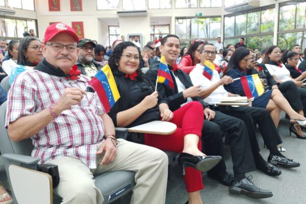 Universidad Casimiro Sotelo honra legado del Comandante Hugo Chávez