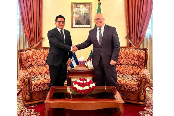 Embajador de Nicaragua se reúne con Ministro de Agricultura y Desarrollo Rural de Argelia