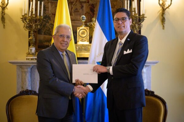 Cro Harold Delgado, presentó Copias de Estilo ante el Vice Canciller de Colombia