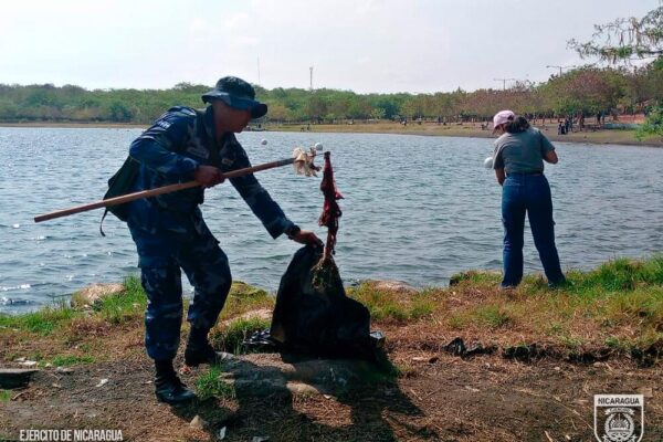 Ejército de Nicaragua en Acción: Contribuyendo al Cuidado de la Laguna Xiloá