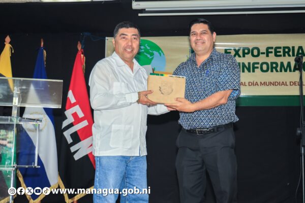 Expertos y estudiantes se unen en la UNA para conmemorar el Día del Libro