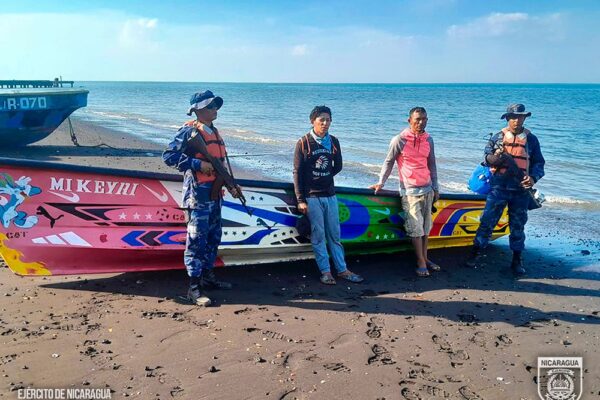 Ejército retiene a embarcación por realizar pesca ilegal