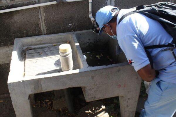 Continúa lucha contra el dengue en barrios de Managua