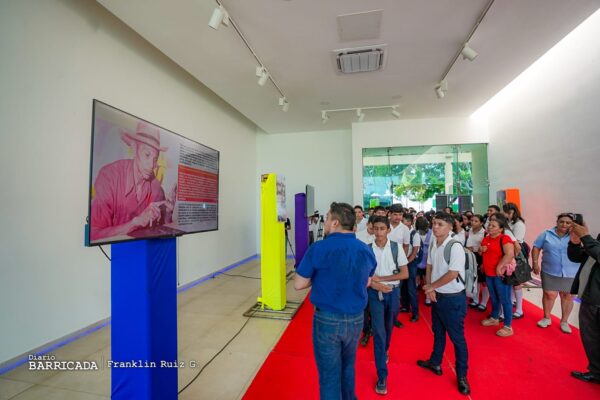 Realiza recorrido interactivo sobre la Cruzada Nacional de Alfabetización