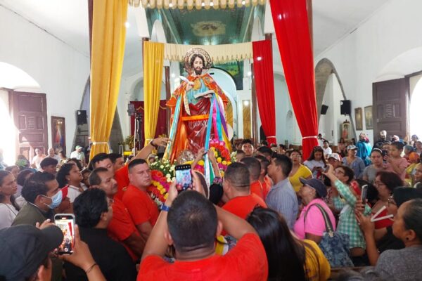 San Marcos Celebra con Devoción el Tope de Santos en Honor a San Marcos Evangelista