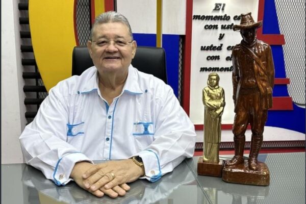 “TRABAJADORES INVENCIBLES”