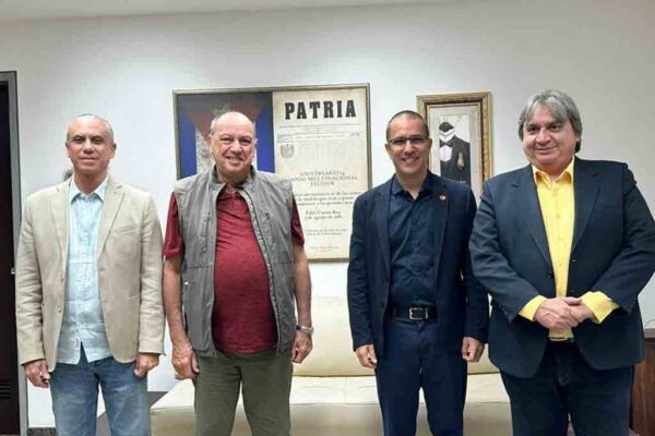 Secretario del ALBA-TCP se reúne con delegación de Instituto de Cuba
