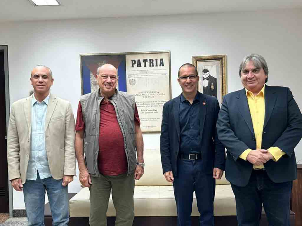 Secretario del ALBA-TCP se reúne con delegación de Instituto de Cuba