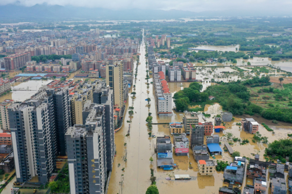 Fuertes lluvias causan inundaciones «únicas en un siglo» en el sur de China