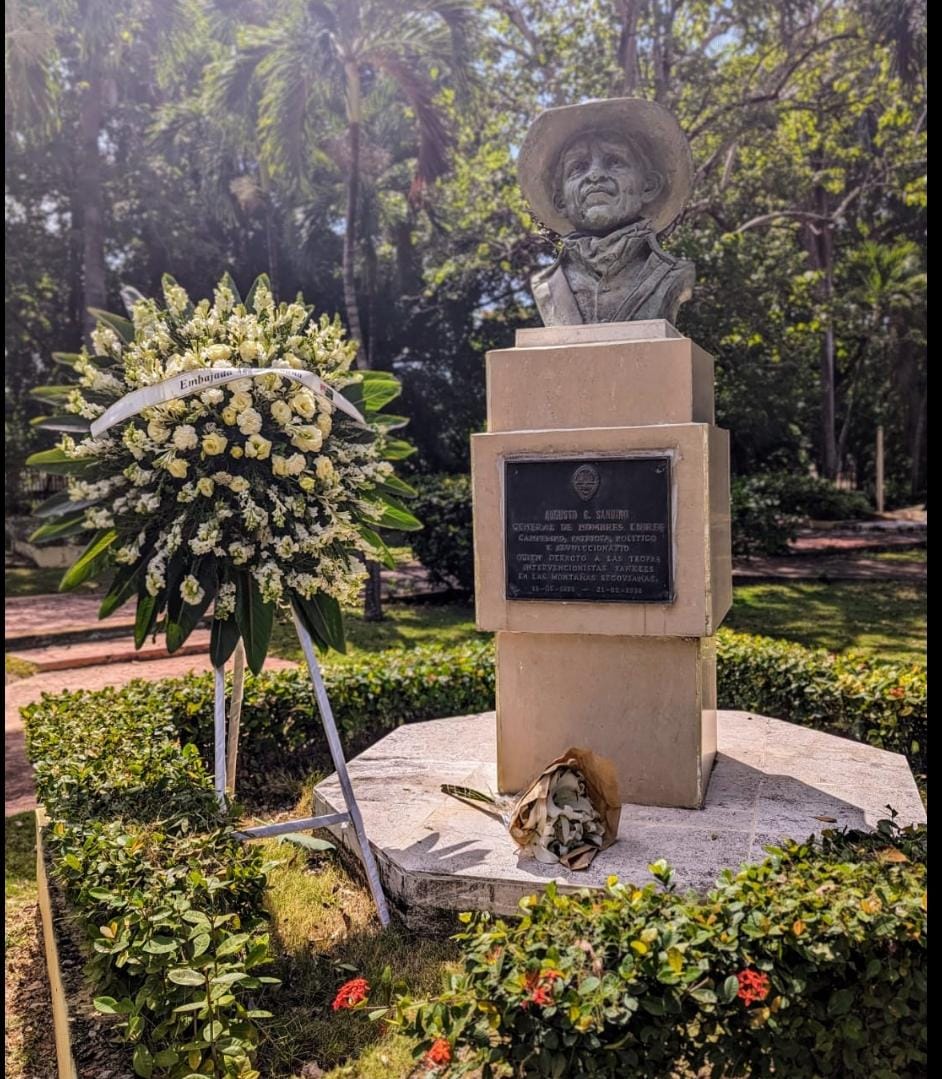 Sandino vive en República Dominicana