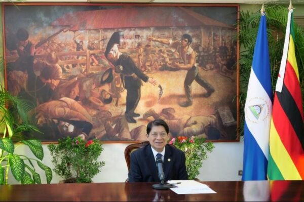 Embajador de Zimbabwe presentó Copias de Estilo ante Nicaragua
