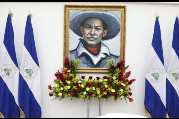 ¡Sandino Vive, vive, vive!