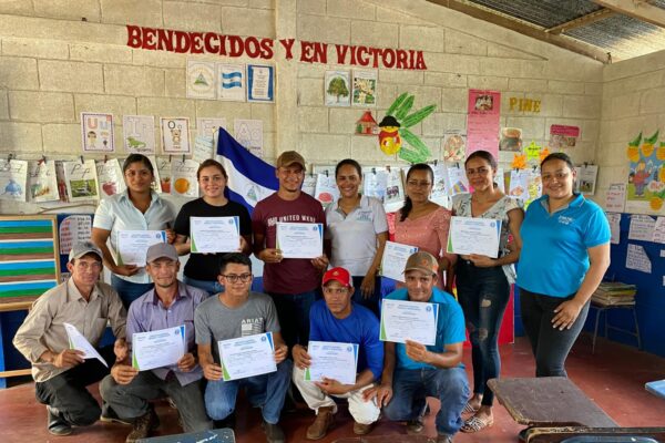 Entregan certificados a egresados de Escuelas de Campo en Muelle de los Bueyes