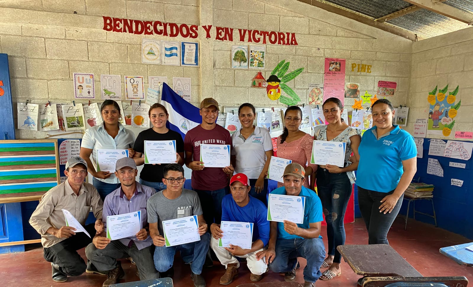 Entregan certificados a egresados de Escuelas de Campo en Muelle de los Bueyes