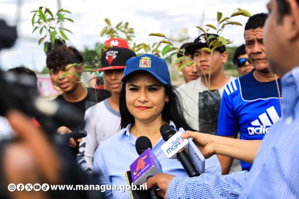 Jóvenes de las Academias Deportivas Realizan Jornada de Reforestación en Pista Larreynaga