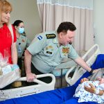 Autoridades del Ejército visitan a madres en el Hospital Dr. Alejandro Dávila Bolaños