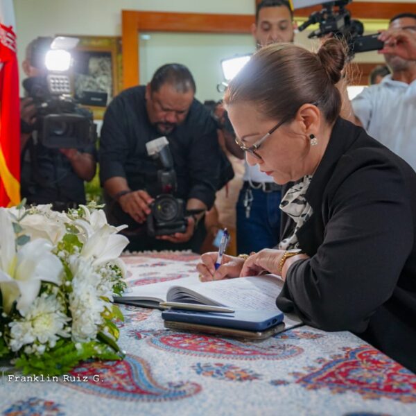 Foto de Galería: Firma de Libro de Condolencias en Embajada de la República Islámica de Irán