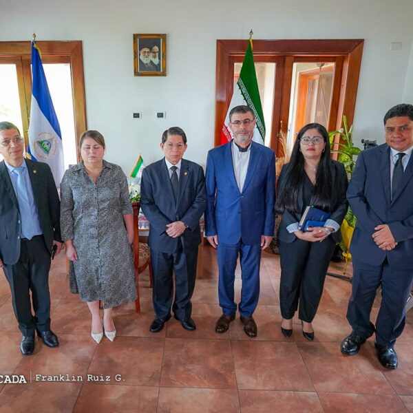 Foto de Galería: Firma de Libro de Condolencias en Embajada de la República Islámica de Irán