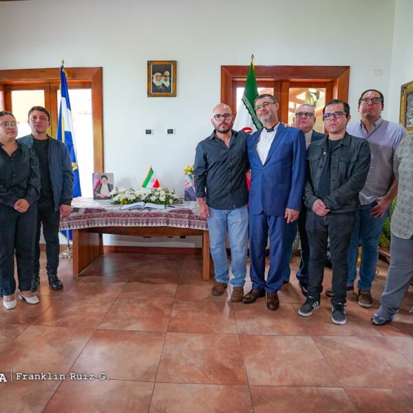 Foto de Galería: Firma de Libro de Condolencias en Embajada de la República Islámica de Irán