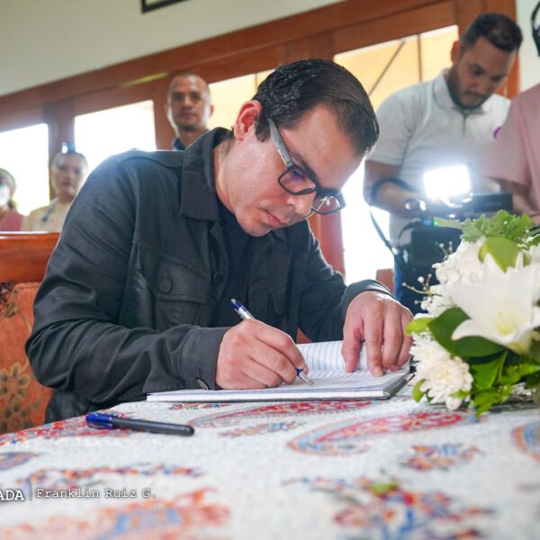 Foto de Galería: Firma de Libro de Condolencias en Embajada de la República Islámica de Irán