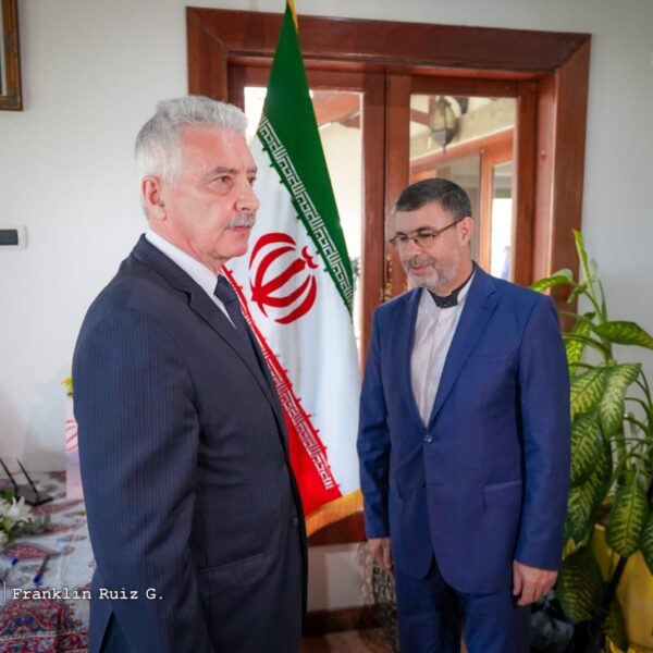 Foto de Galería: Firma de Libro de Condolencias en Embajada de la República Islámica de Irán