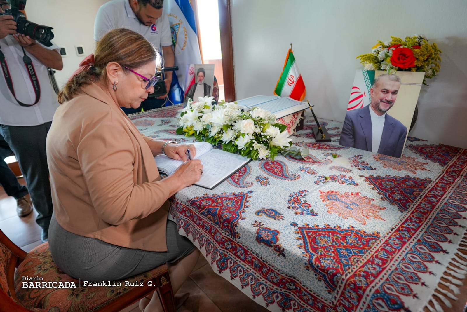 Galería: Firma de Libro de Condolencias en Embajada de la República Islámica de Irán