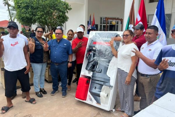 Pescadores Artesanales del Caribe Norte reciben motores marinos