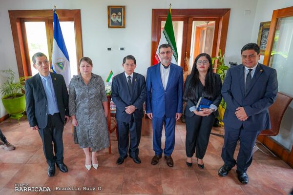 Delegación de Nicaragua firma libro de condolencias en Embajada de la República Islámica de Irán
