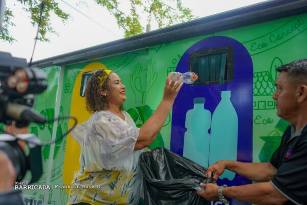 Eco móvil, primer recolector de residuos que estará recorriendo los barrios de Managua