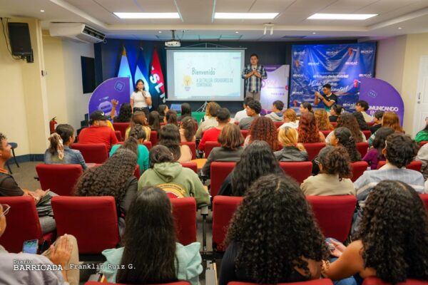 Inicia taller de creadores de contenidos en Universidad Nacional Casimiro Sotelo