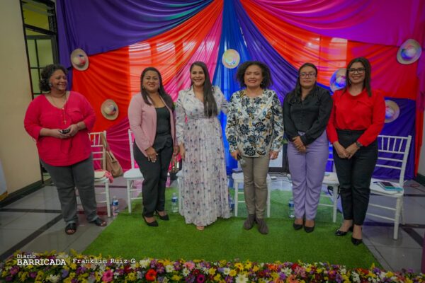 Destacan protagonismo de mujeres en la comunicación